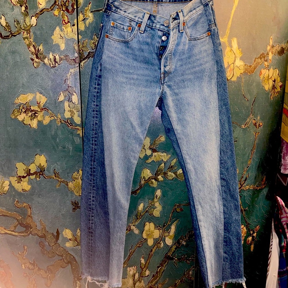 Women’s Levi’s 501 button fly 25 x 30